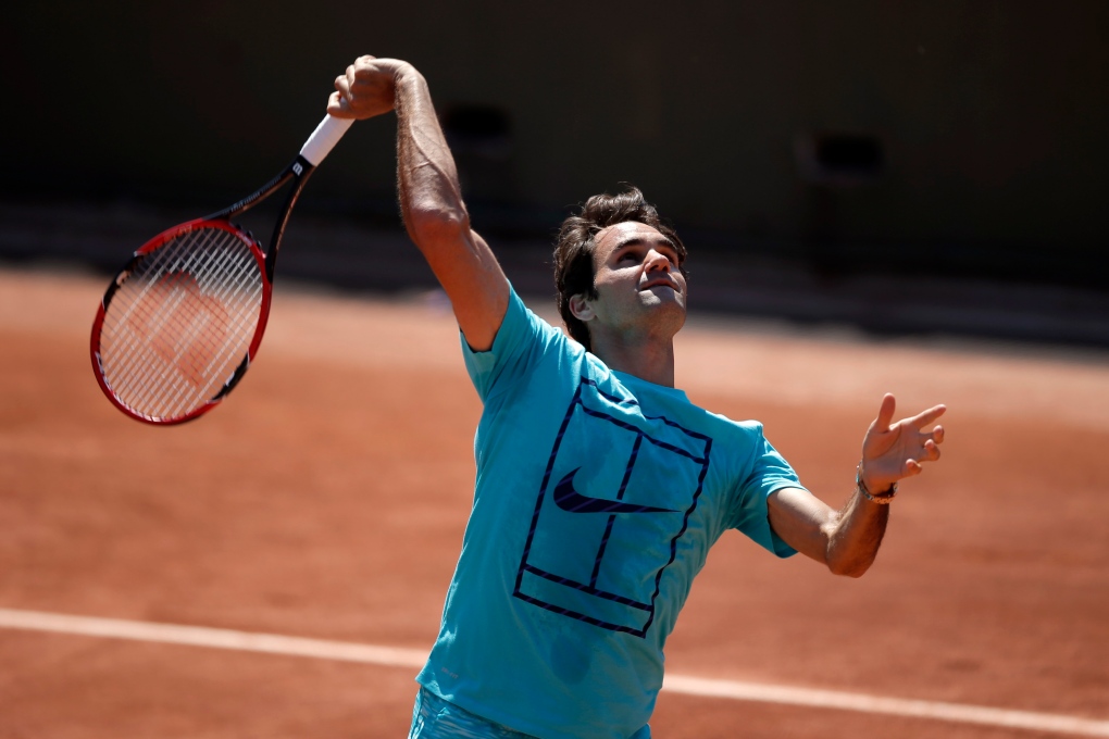 Roger Federer practices ahead of French Open