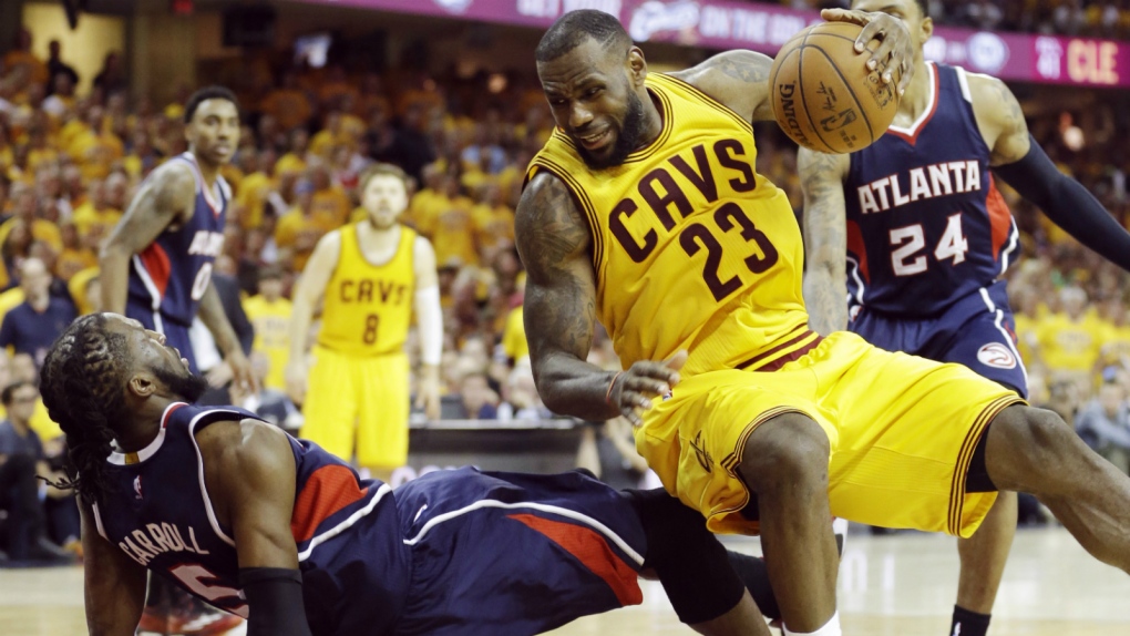 LeBron James carries Cavaliers to victory
