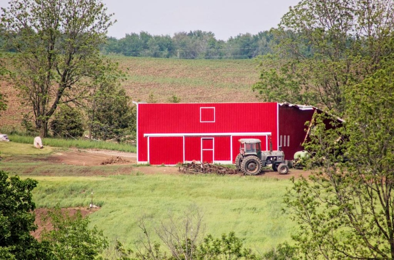 A barn between Thorndale and Bryanston, Ont. was damaged by a tornado on Saturday, May 30, 2015. (Spencer Sills / Twitter)