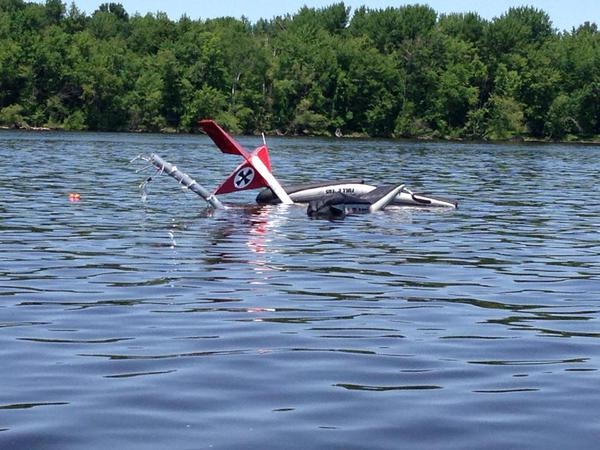 Two men suffered non-life threatening injuries after a float plane crashed into the Ottawa River near Gatineau's Masson-Angers area June 6, 2015. Photo courtesy: Twitter - Alexandre Poirier