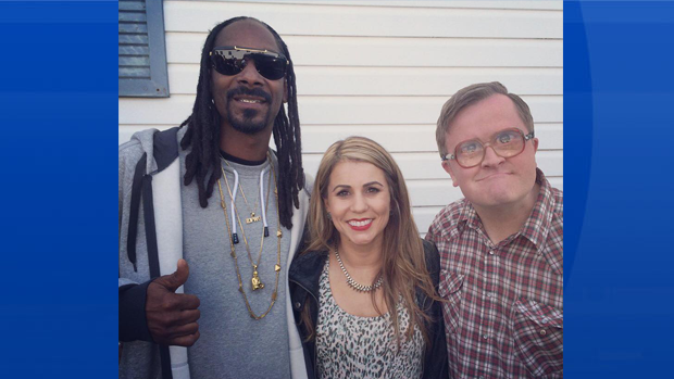 Ana hangs out with Snoop and Bubbles. 