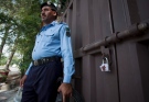 A Pakistani police officer stands guard in this file photo from June 12, 2015. (AP / B.K. Bangash)