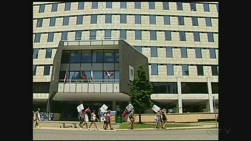 Inside workers picket outside city hall in London, Ont. on Wednesday, June 24, 2015. (Daryl Newcombe / CTV London)