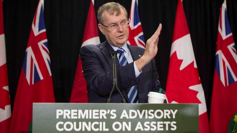 Ed Clark tests his teleprompters before delivering the findings of the Premier's Advisory Council on Government Assets in Toronto on Thursday, April 16, 2015. (Chris Young / THE CANADIAN PRESS)