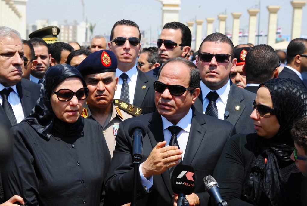 El-Sissi at funeral for Hisham Barakat