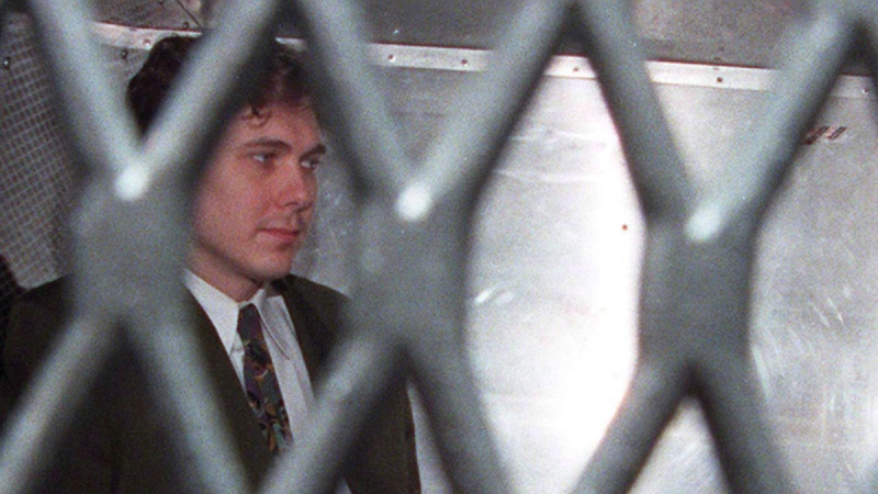 Paul Bernardo arrives at court in Toronto, on Nov. 3, 1995. (THE CANADIAN PRESS / Frank Gunn)