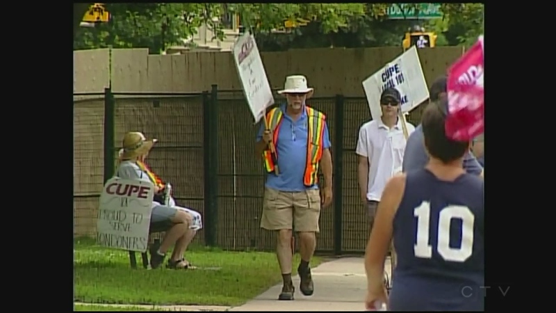 Inside workers picket outside city hall in London, Ont. on Friday, July 3, 2015. (Daryl Newcombe / CTV London)