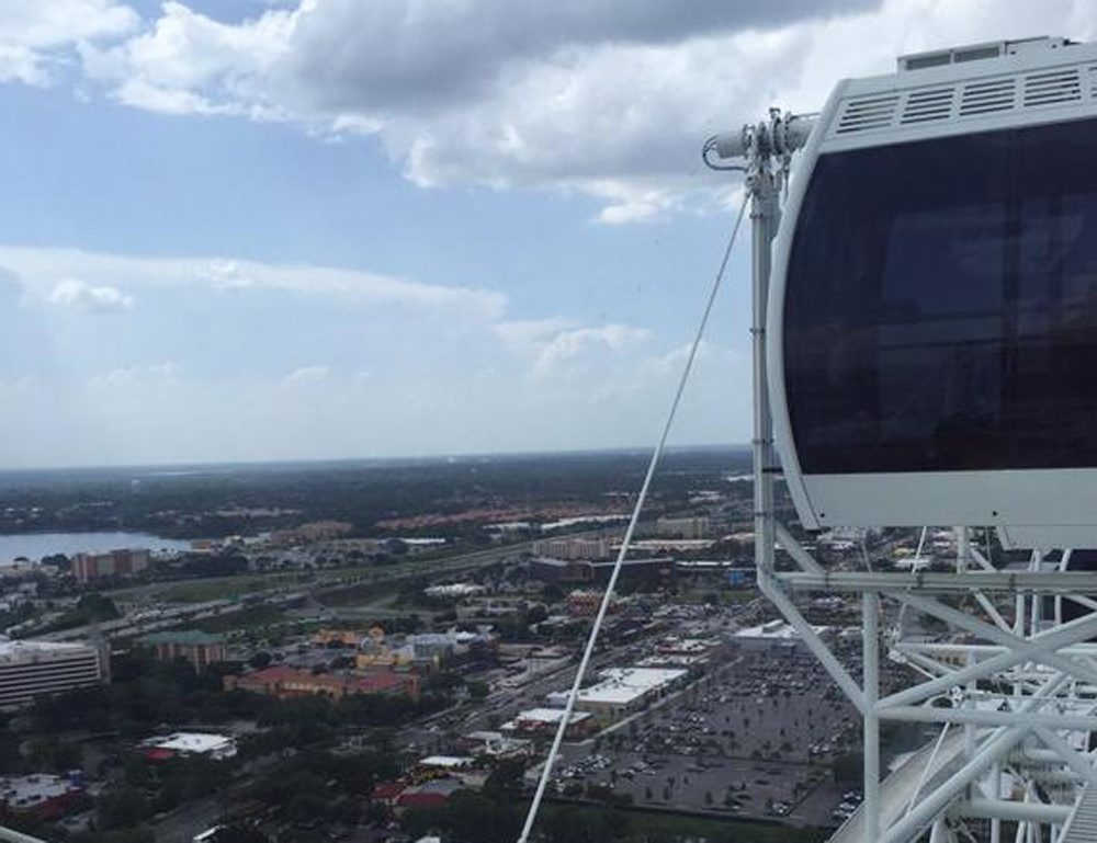 Ferris wheel stuck in Orlando
