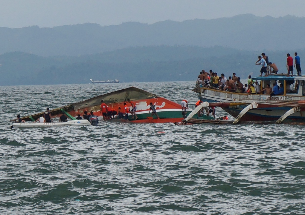 Capsized ferry in Philippines