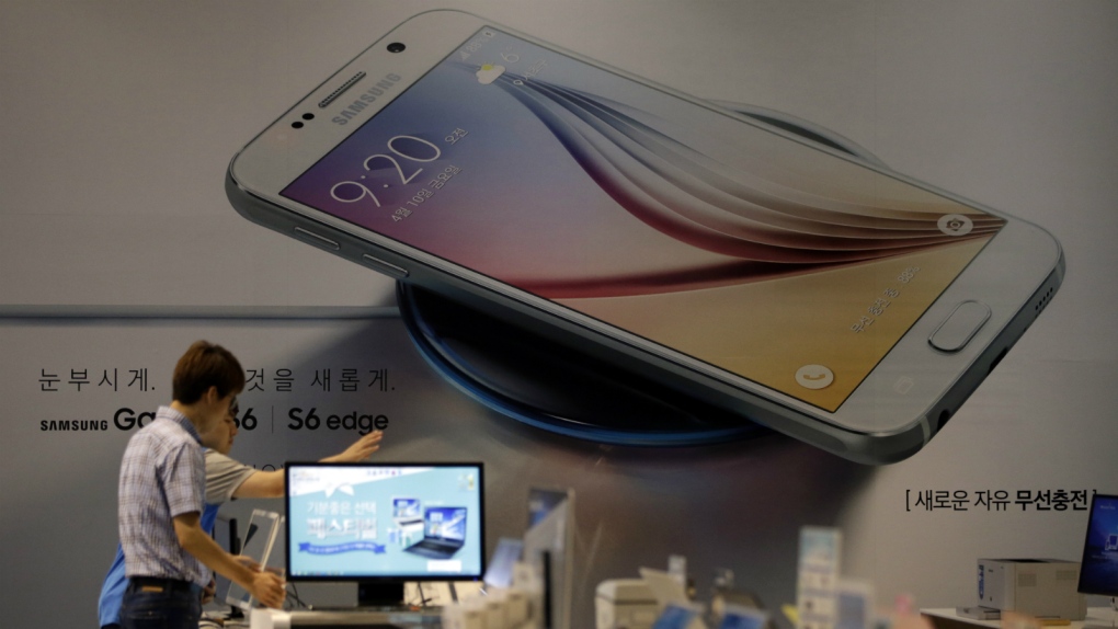 Samsung S6 sales fall