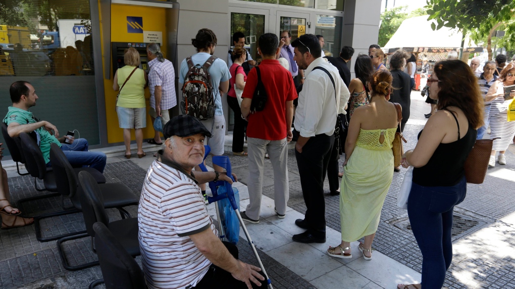 Greeks stand in line at ATM