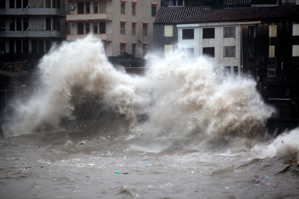Typhoon Chan-Hom hits China