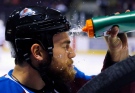 Ryan O'Reilly cools off before a preseason NHL hockey game between the Colorado Avalanche and Los Angeles Kings in Colorado Springs, Colo., on Oct. 2, 2014. (Jack Dempsey / The Canadian Press)