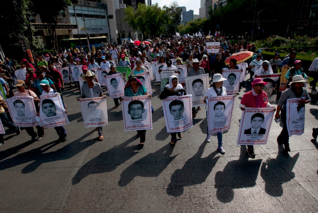 March with relatives of the 43 missing students 