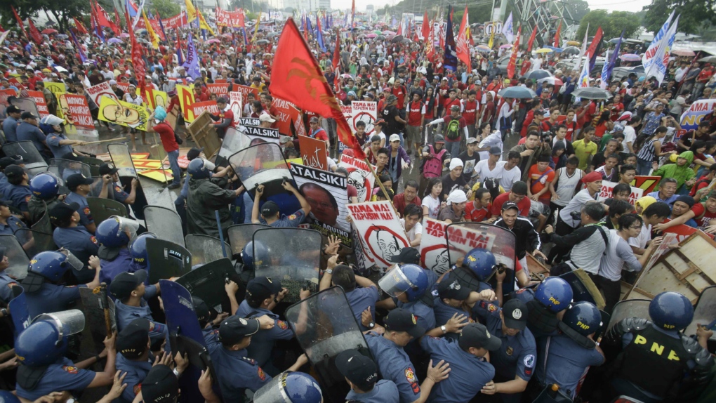 Protesters, police clash ahead in Philippines