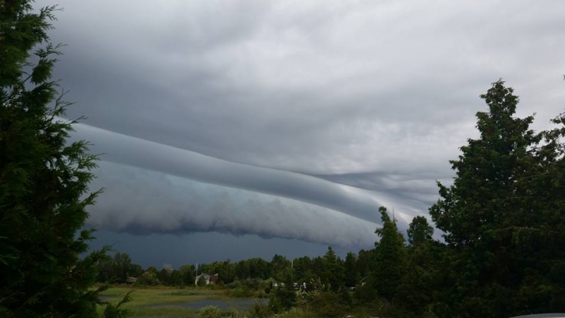 A storm moves across the sky in Stokes Bay, Ont. on Sunday, Aug. 2, 2015. (Phil Reed / Facebook)