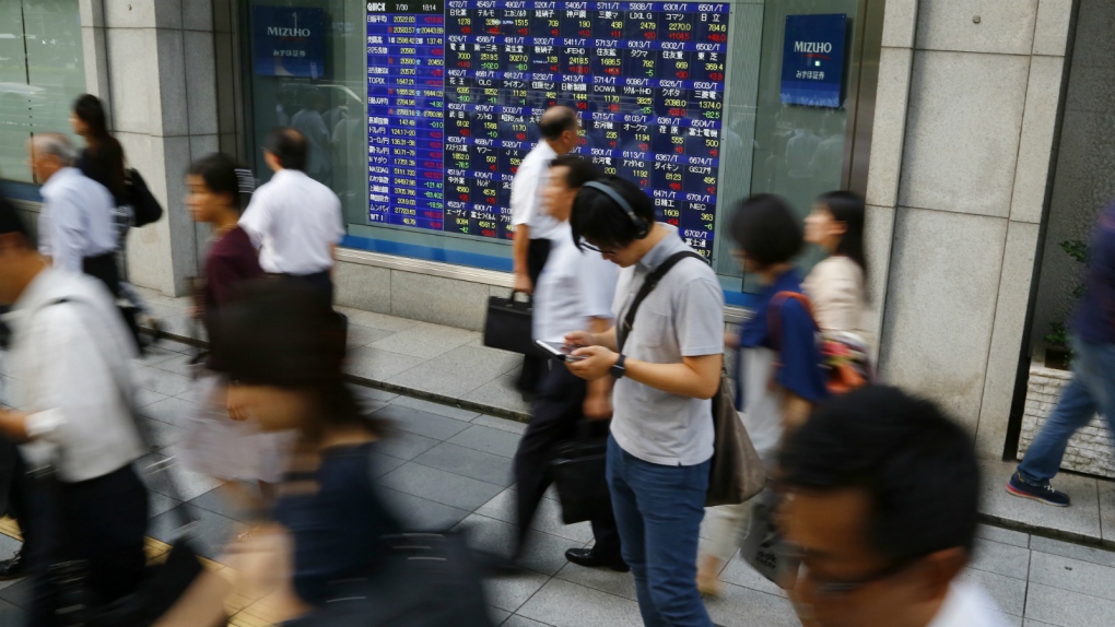 Asian markets fall on low oil prices