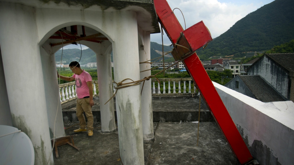 China removing crosses from churches