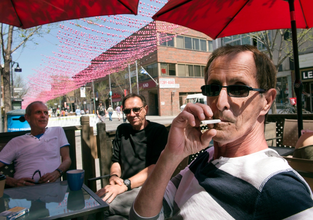 Quebec seeks to ban smoking on patios