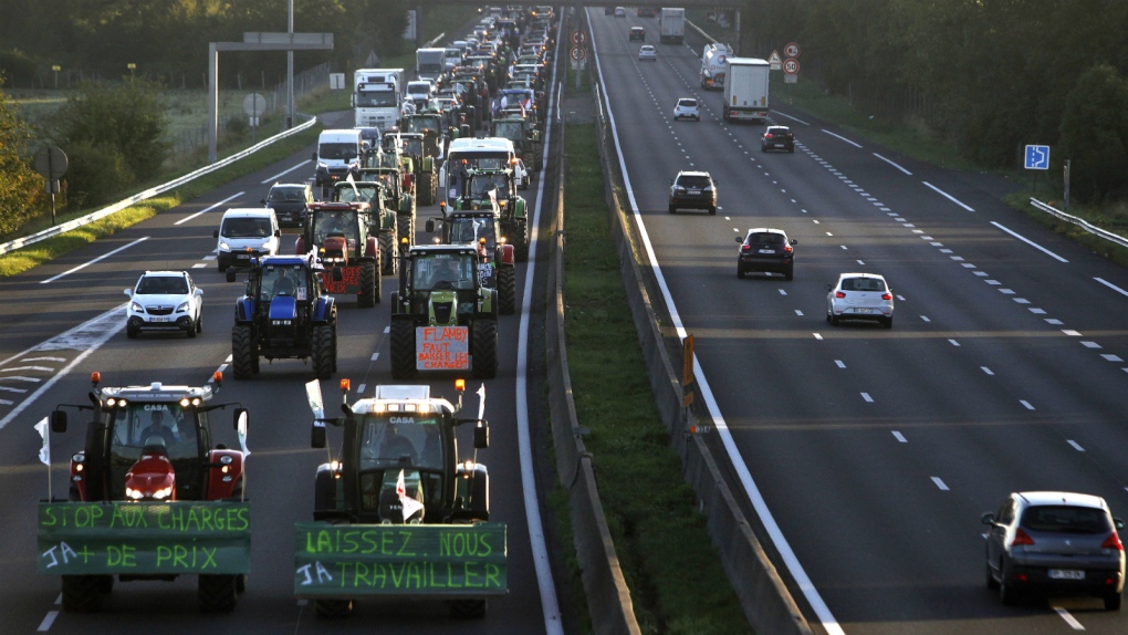 Farmers stage tractor protest in Paris
