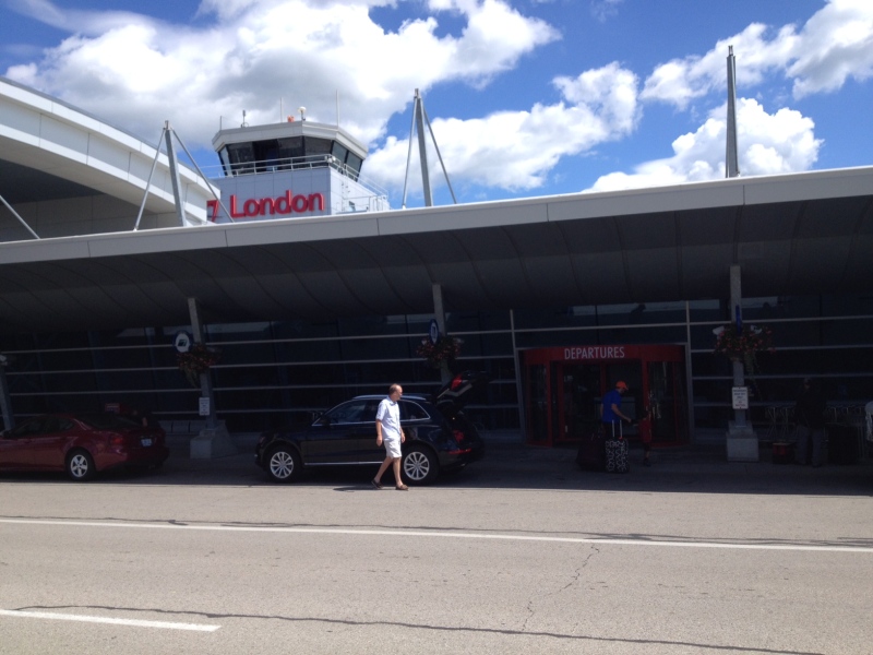 YXU, London International Airport