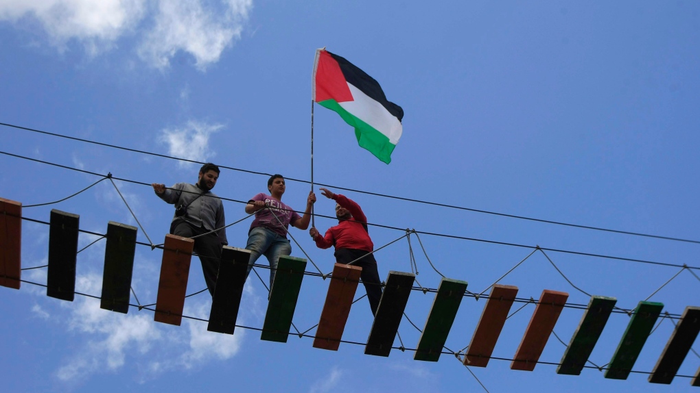 Palestinians raise flag in Lebanon