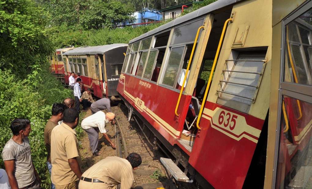 Indian train derails