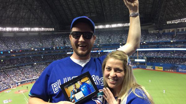 Darren Stawychny and his girlfriend Katie Bookman pose for a photo at the Rogers Centre. (Twitter / @the_darryl) 