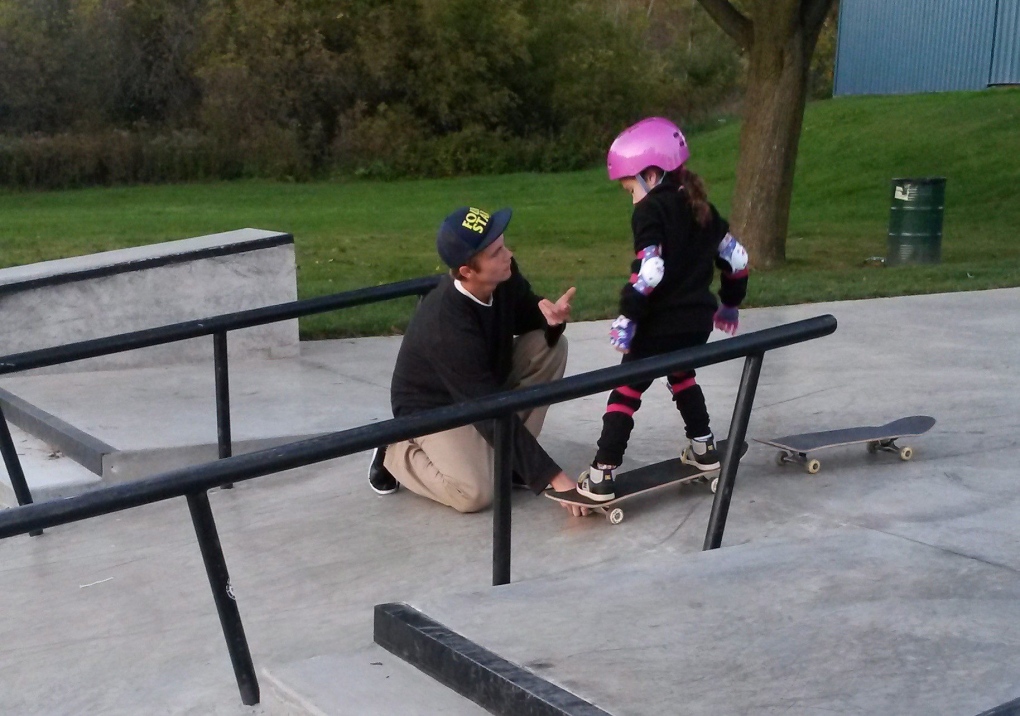 Skateboarding teen helps Ontario girl