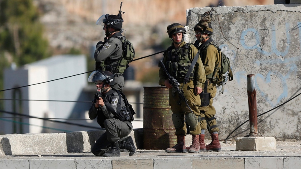 Israeli security troops in the Beit Einun junction