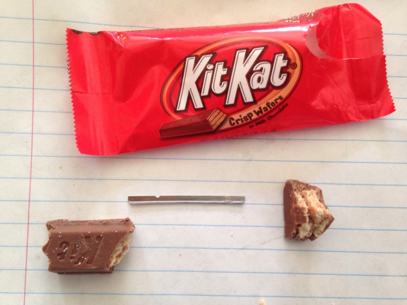 Niagara police KitKat razor