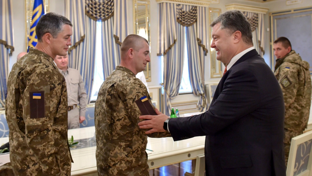 Ukrainian President Petro Poroshenko with soldiers