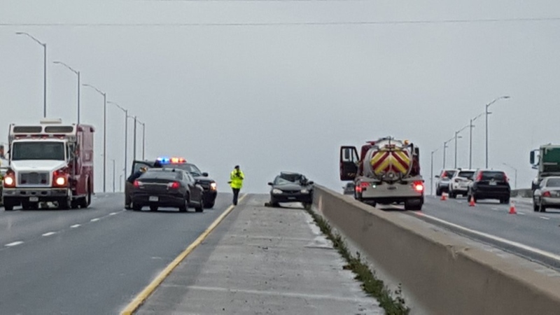 OPP investigate a fatal crash on Highway 401 near Putnam, Ont., on Friday, Nov. 6, 2015. (Justin Zadorsky / CTV London)