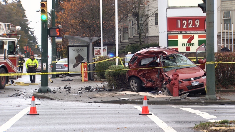 Vancouver police investigate a fatal crash at Oak Street and 41st Avenue on Nov. 14, 2015. (CTV) 