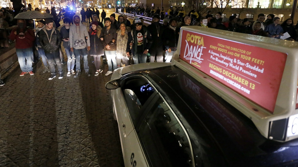 Protesters block rush hour traffic in Chicago