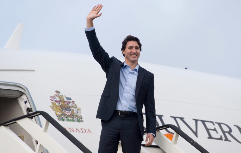 Canadian Prime Minister Justin Trudeau as he boards a government plane before leaving the United Kingdom Thursday November 26, 2015 in Luton, England. (Adrian Wyld/THE CANADIAN PRESS)