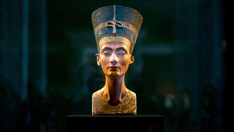 bust of Queen Nefertiti 