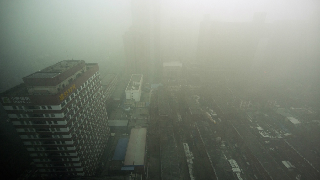Pollution forces school closures in Beijing