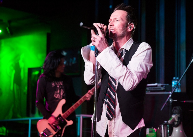 Scott Weiland performs during an exclusive listening party at Hard Rock Cafe Hollywood on Hollywood BLVD on Friday, March 27, 2015, in Hollywood, Calif. (Photo by Colin Young-Wolff/Invision for Hard Rock Cafe)