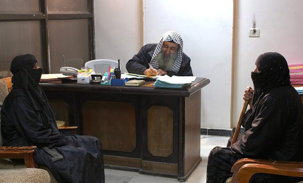 Women in Islamic State court