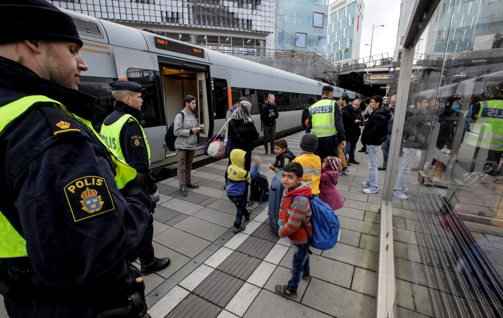 Migrants enter Sweden from Denmark
