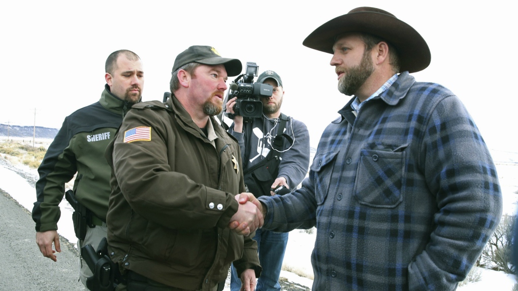 Oregon sheriffs meet with militia