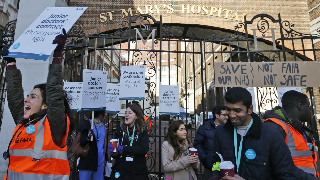 Doctors protest pay dispute in UK