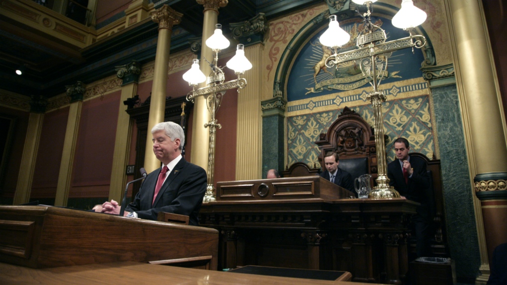 Michigan governor apologizes for water crisis