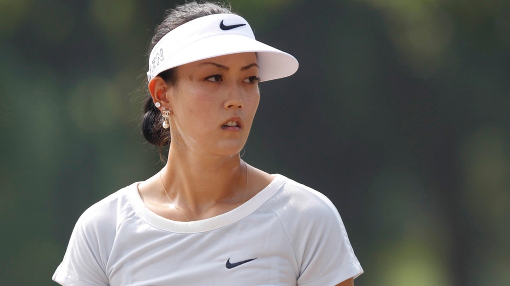Michelle Wie, stung by a bee
