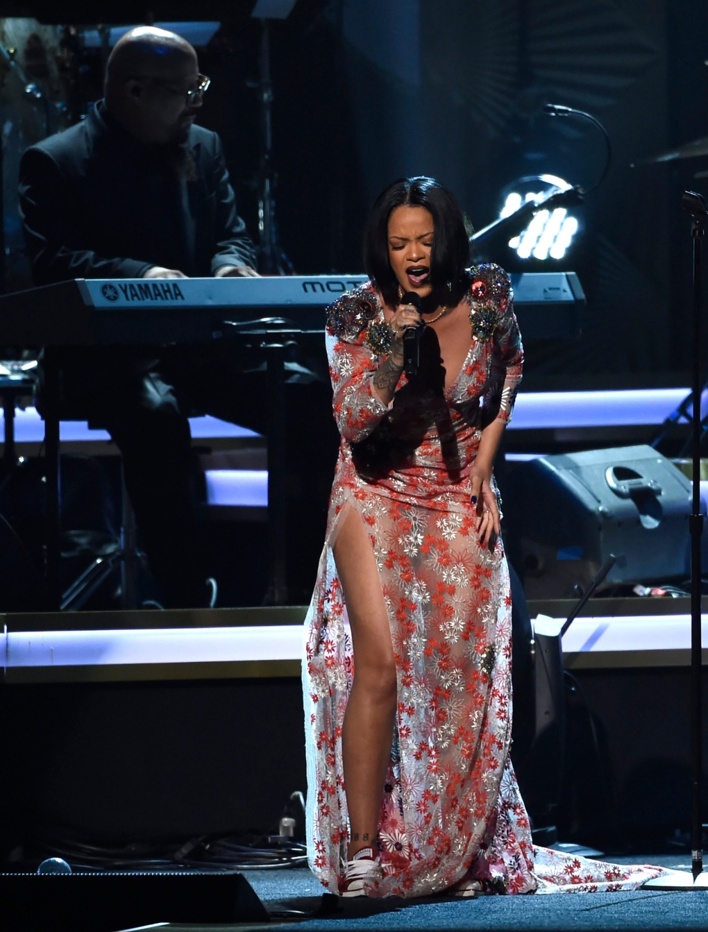Rihanna performs 'Say You Say Me'