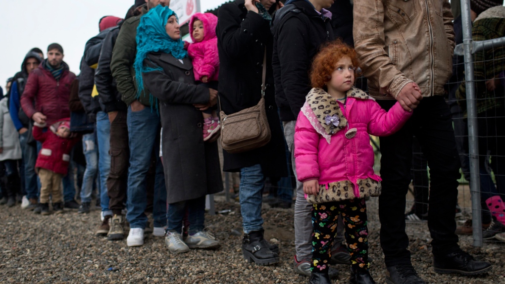 Refugees waiting for food aid near Idomeni, Greece