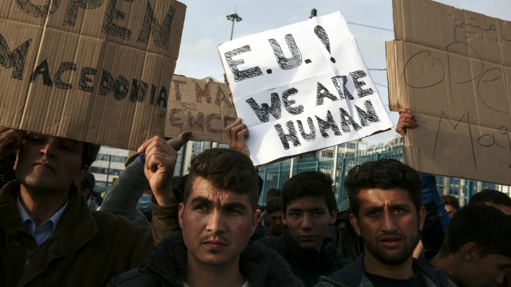 Migrants ask to be allowed into Macedonia