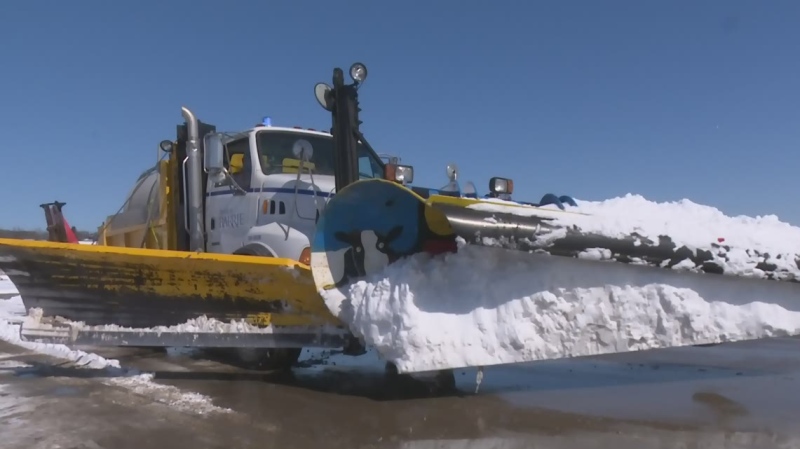 Snow plow in Barrie, Ont. (File Image/CTV News Barrie)