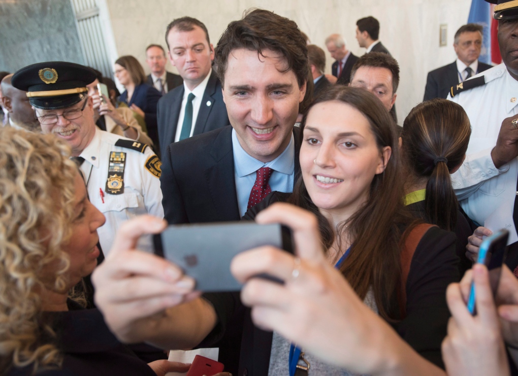 Justin Trudeau poses at UN headquarters 